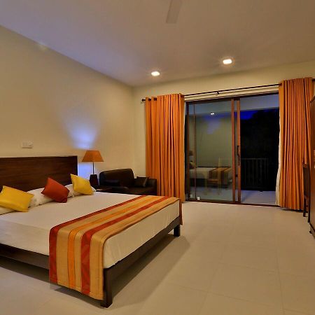 Grand & Gangula Hotel ดัมบูลลา ภายนอก รูปภาพ