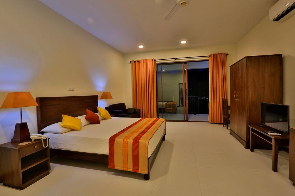 Grand & Gangula Hotel ดัมบูลลา ภายนอก รูปภาพ