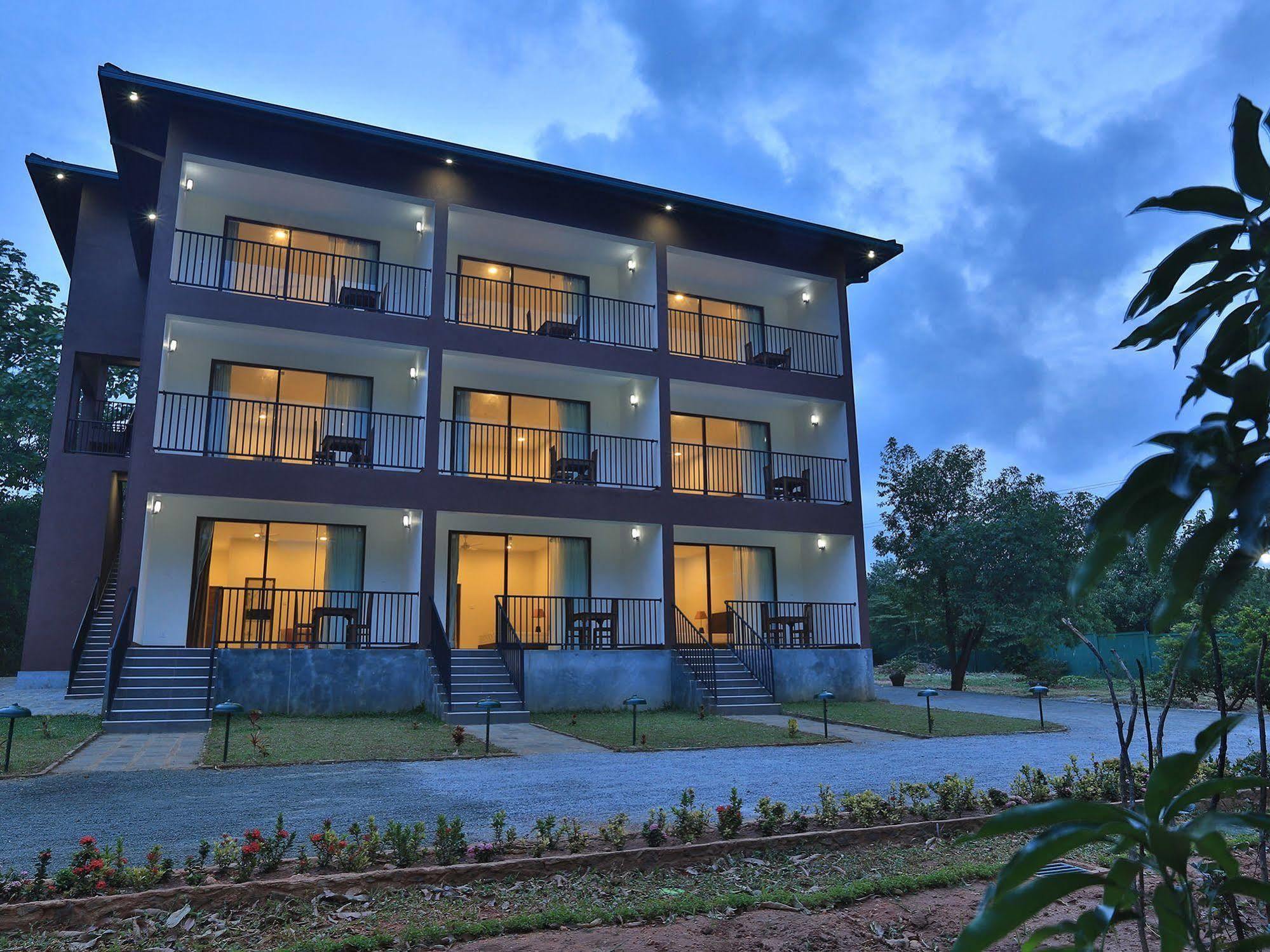 Grand & Gangula Hotel ดัมบูลลา ภายนอก รูปภาพ