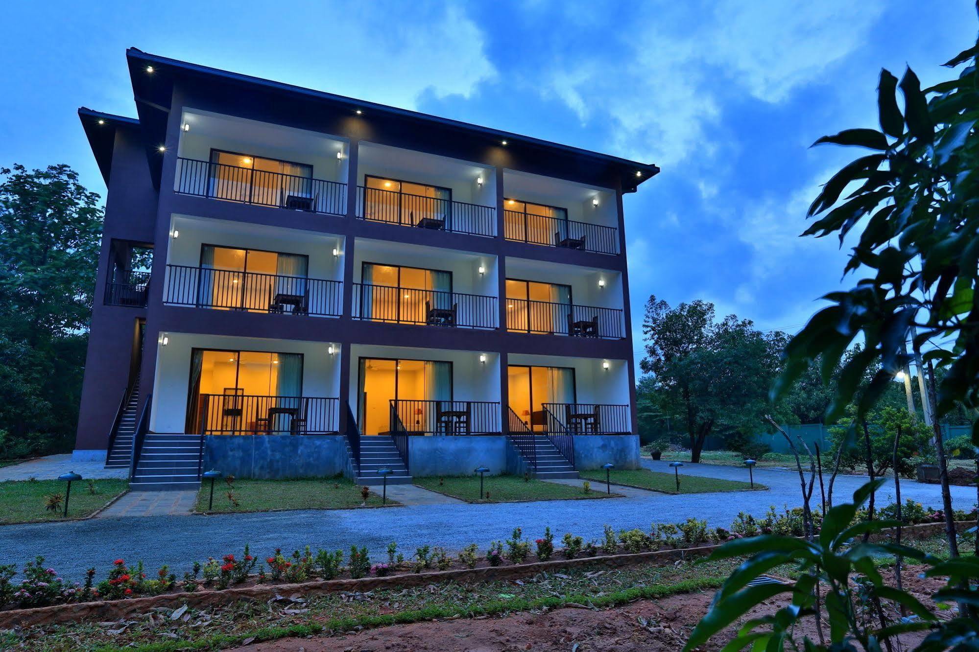 Grand & Gangula Hotel ดัมบูลลา ภายนอก รูปภาพ
