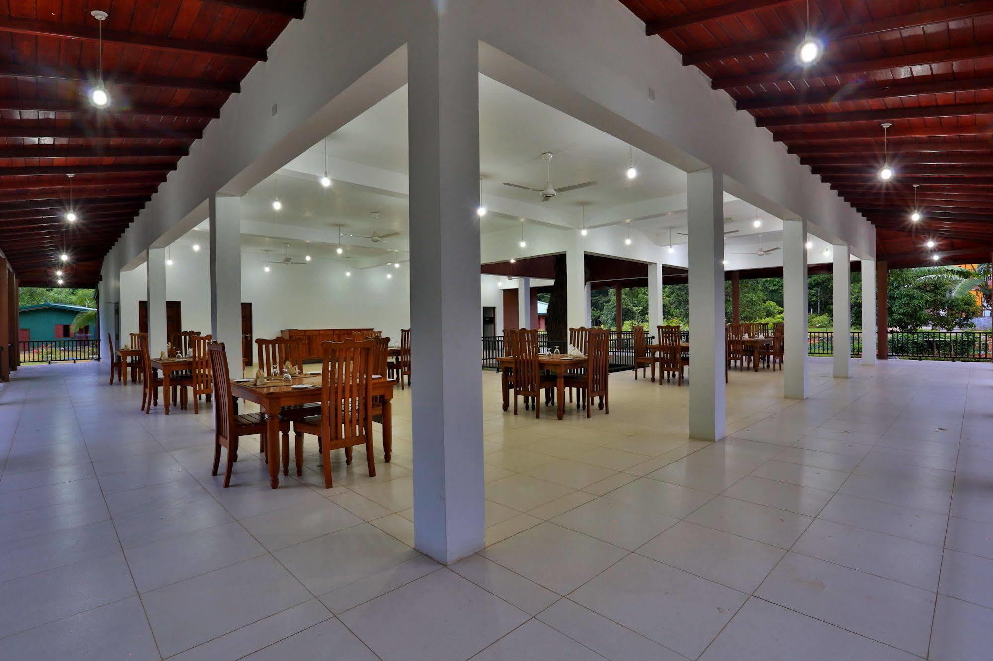 Grand & Gangula Hotel ดัมบูลลา ภายนอก รูปภาพ