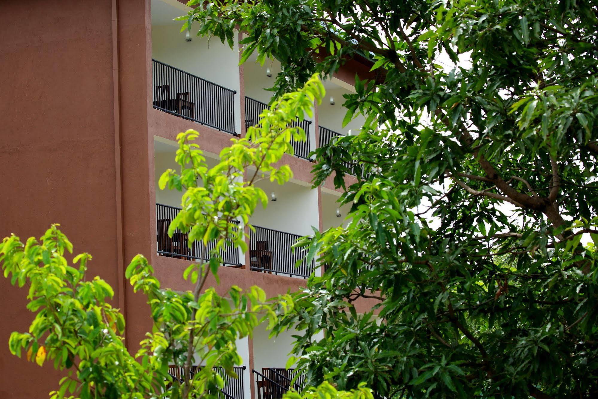 Grand & Gangula Hotel ดัมบูลลา ภายนอก รูปภาพ