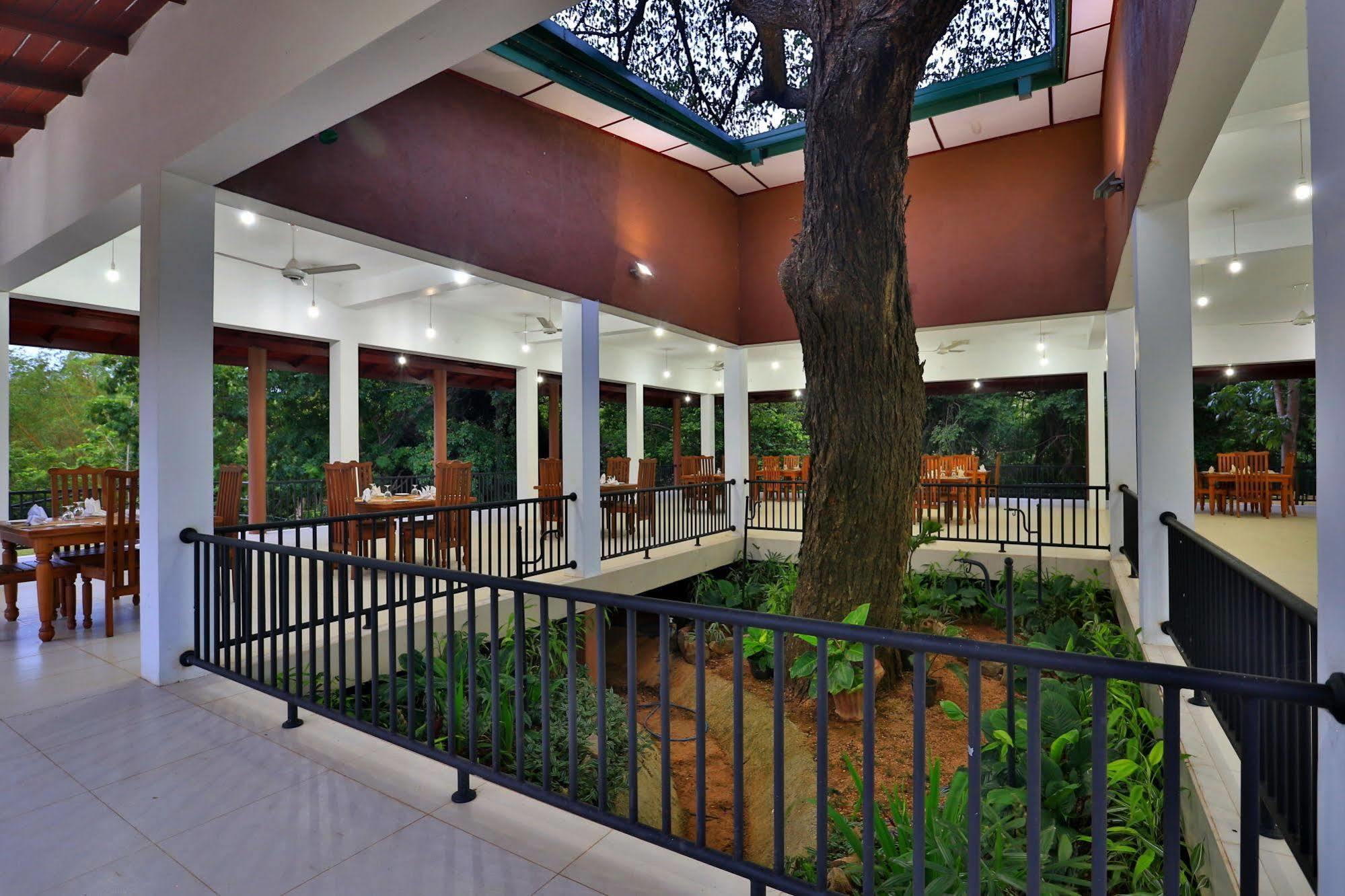 Grand & Gangula Hotel ดัมบูลลา ภายนอก รูปภาพ
